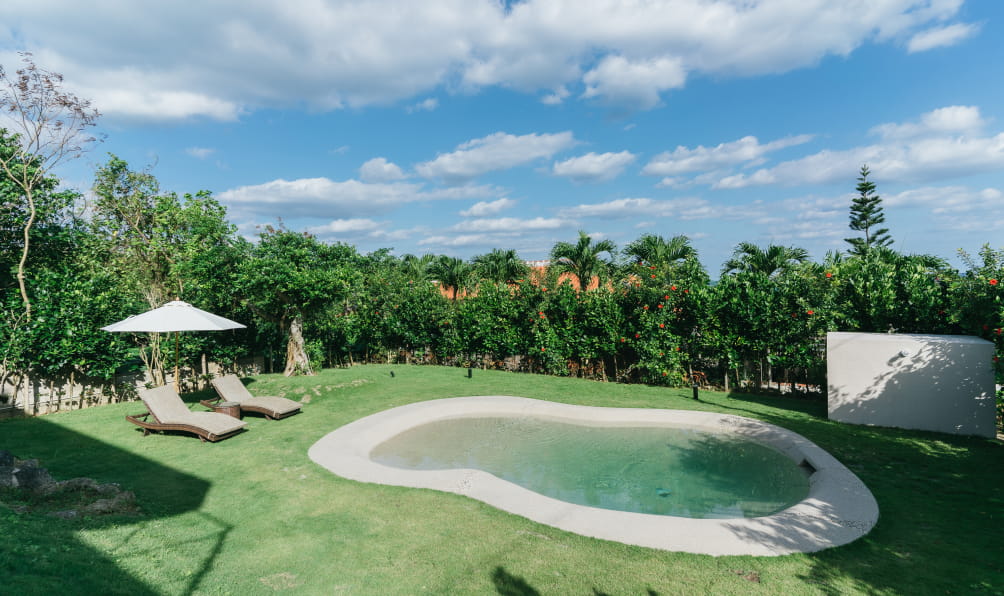 오키나와의 푸르름에 둘러싸인, 프라이빗풀과 잔디정원