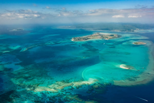 八重山の碧い海と島々を一望できる文化体験ツアー
