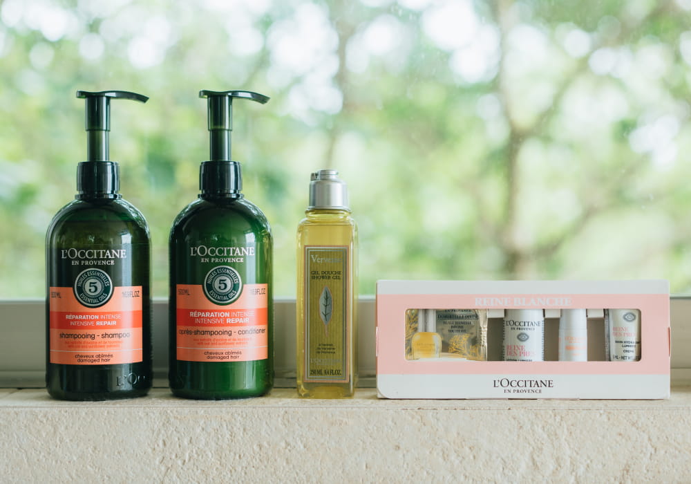 로시탄의 향기로 치유되는 극해정저의 어메니티 세트