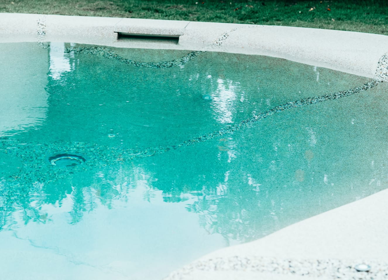 극해정 저택의 자연과 조화하는 바이오 디자인 풀 수면